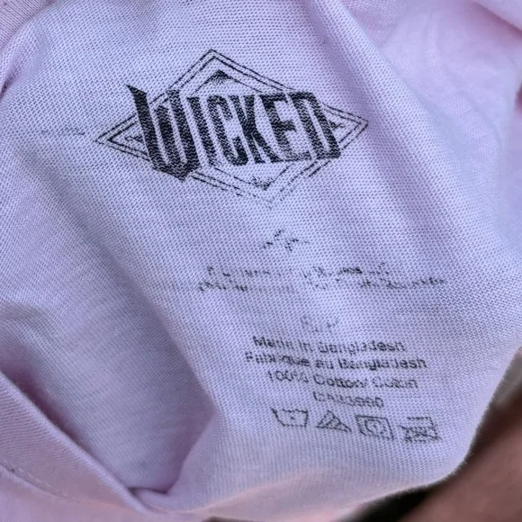 Glinda from Wicked size small pink t-shirt GUC women’s - Picture 5 of 5